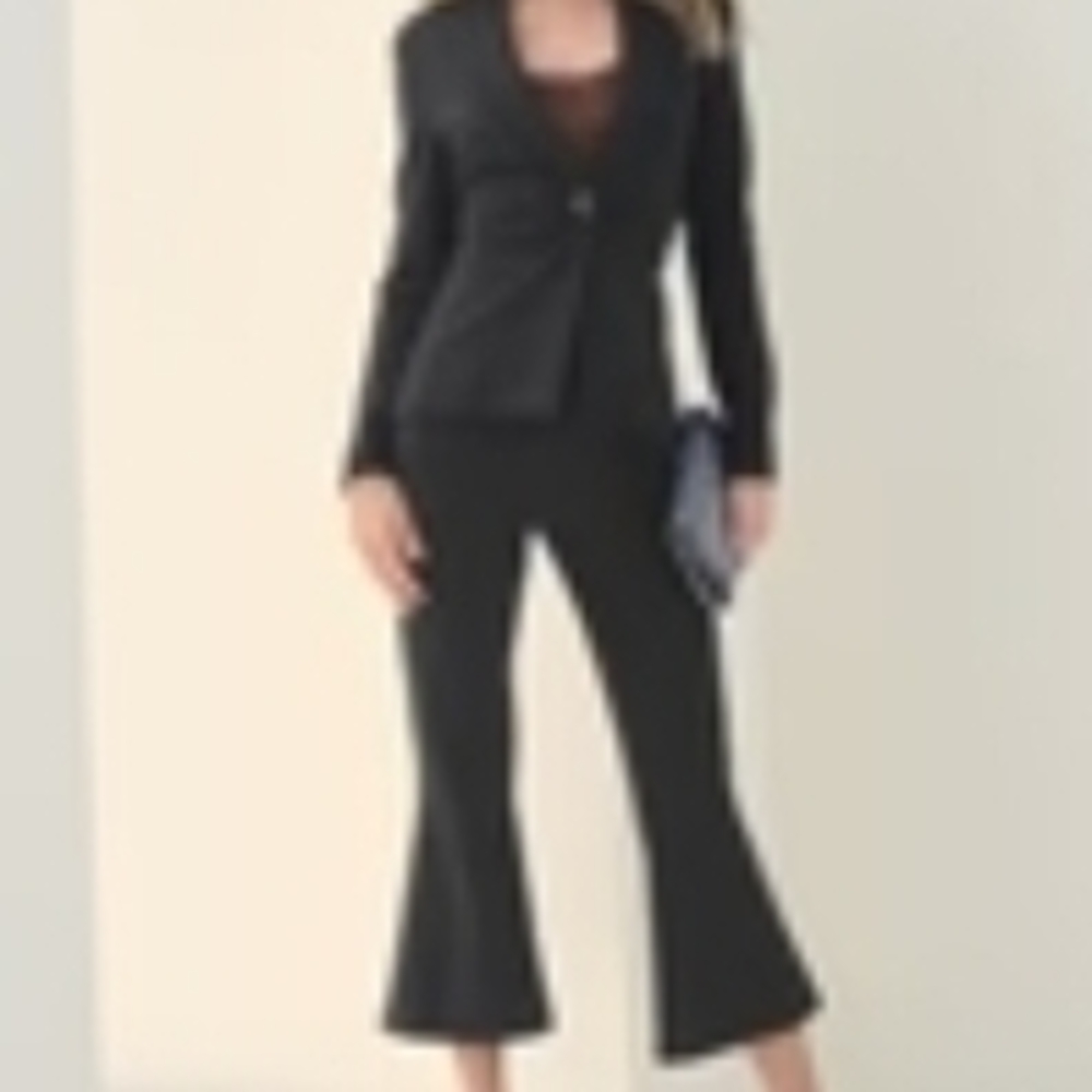 NWT! Venus Black Women's 2 Piece Capri Suit Size 6